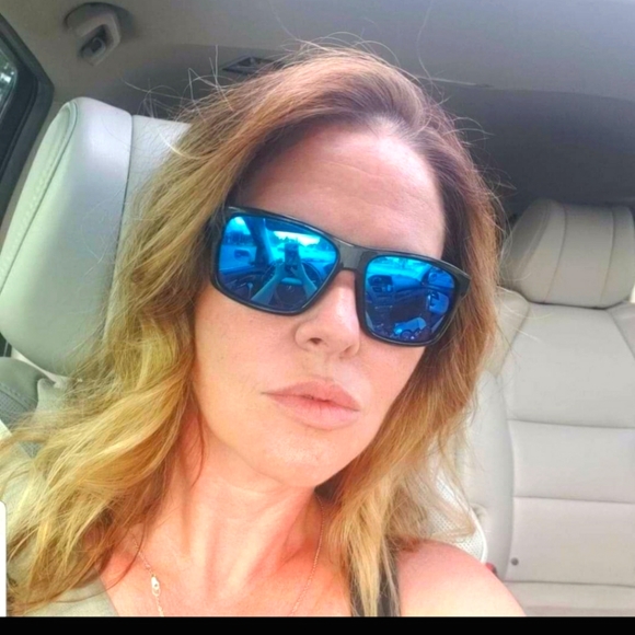 Meet your Posher, Jessica - Picture 1 of 1